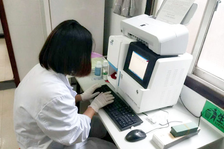 適合中小醫療單位的五一成人漫画檢查儀器